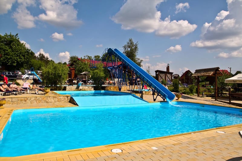 Центр сімейного відпочинку «Лани»