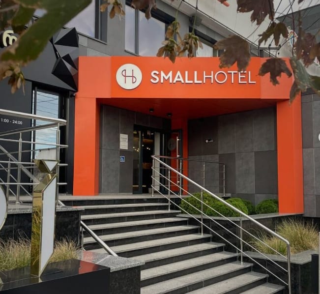SMALL HOTEL