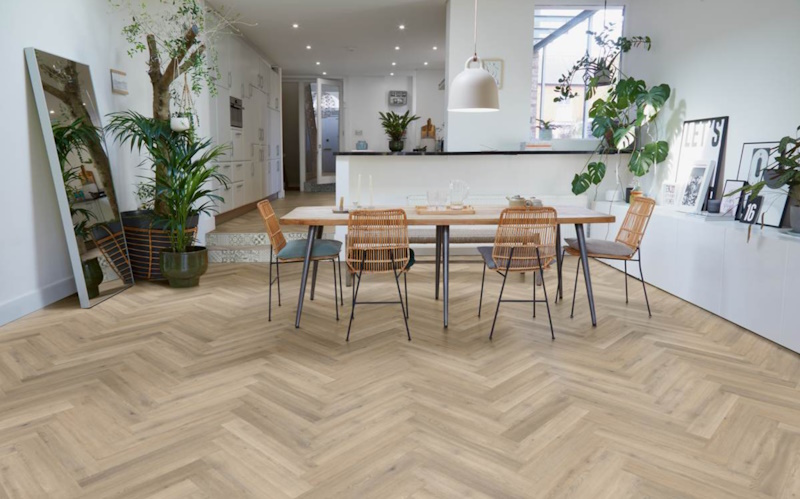 IMG_01 світлий паркет у квартирі