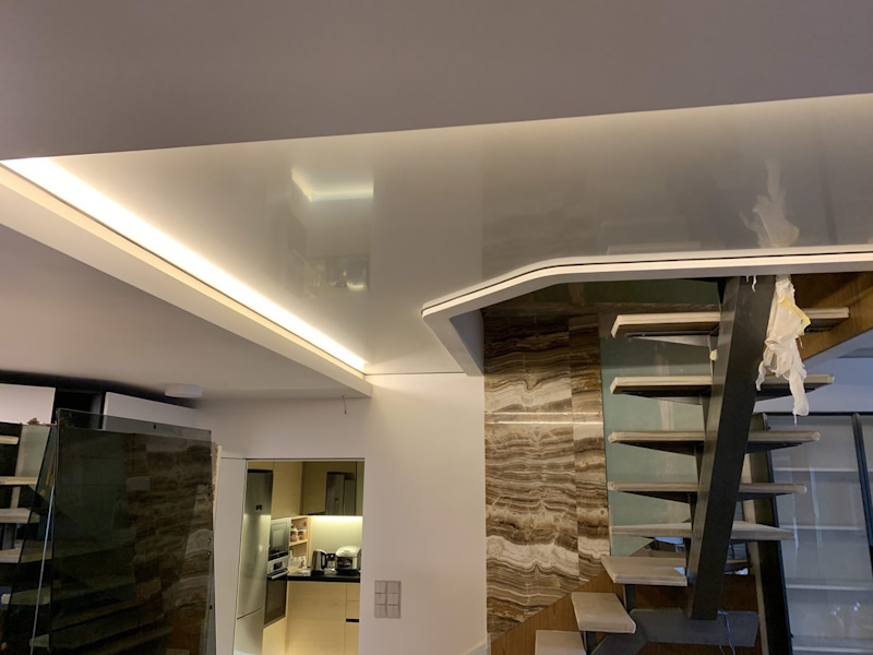 Натяжна стеля у Києві з LED підсвічуванням