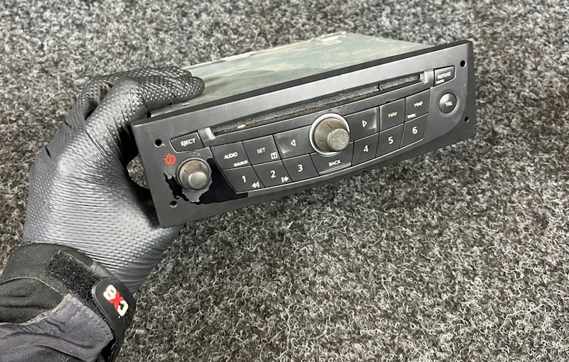 Магнітола на Renault Scenic 2