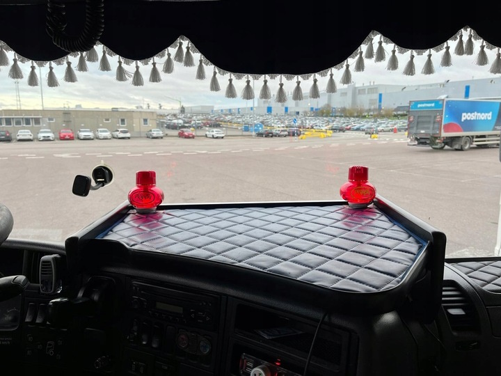 IMG_01 полиці на торпеду вантажівки