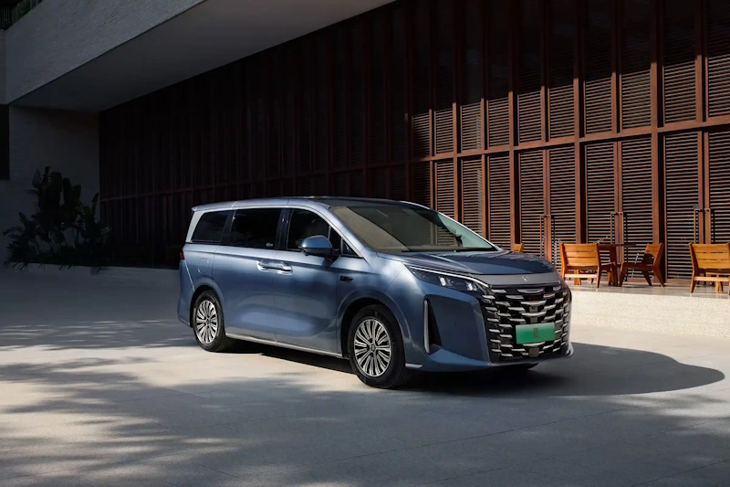 Семейный электромобиль BYD